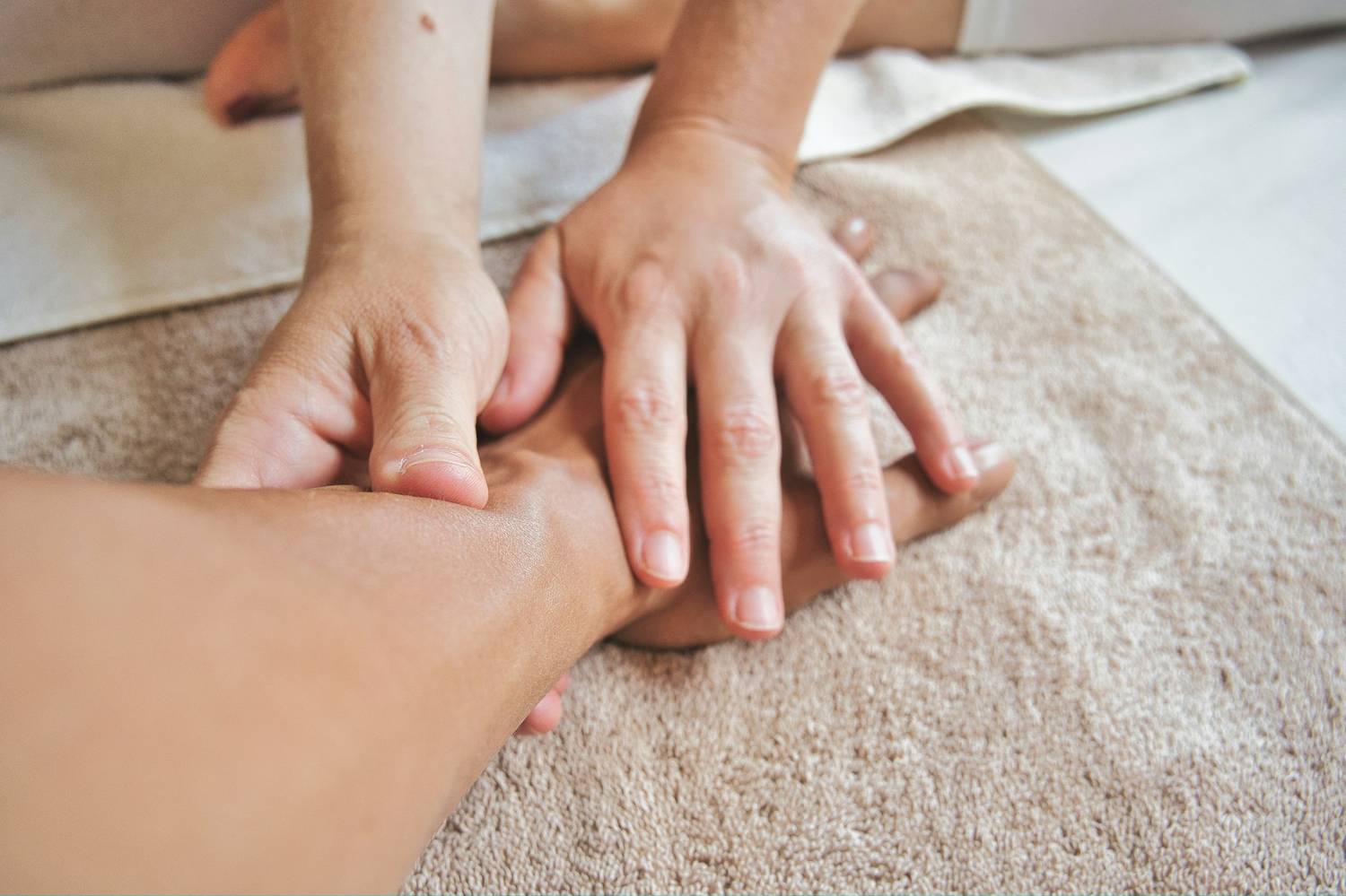 A relaxing oil massage in progress
